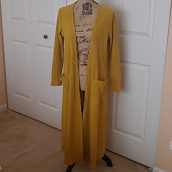 LuLaRoe Sweaters - ☺️ Lularoe Sarah